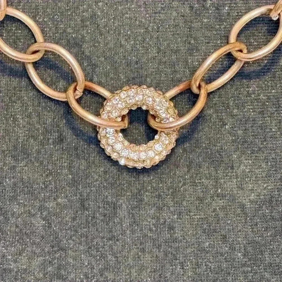 Necklace- Silver chain link with crystal donut centerpiece. - Picture 3 of 4